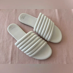 Time & Tru Size 6 White Multiband Padded Slide On Summer Sandals